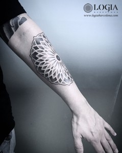 tatuaje-antebrazo-mandala-Logia-Barcelona-Dasly4 